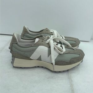 New Balance Classics 327 Women's Green and White Sneakers